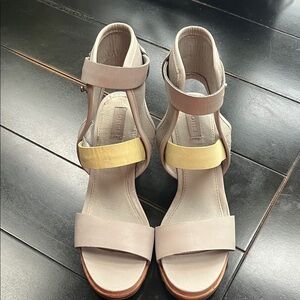 Sorel Taupe and Gold Sandals